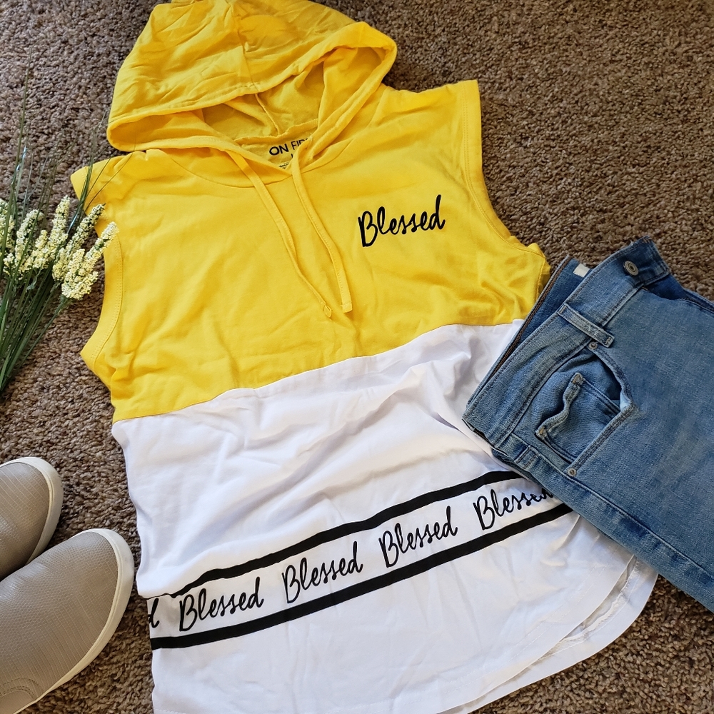 Sleeveless hoodie tee